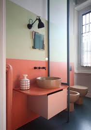 Farbtrends So Kombiniert Ihr Die Trendfarbe Living Coral Interieur Zeitgenossische Badezimmer Badezimmer Innenausstattung