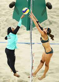 Jugando en brasil el sudamericano de voley femenino, desde entrada tuvimos el clásico argentino del voley femenino entre san lorenzo vs boca juniors el mundial de vóley femenino ya comenzó y con vavel te traemos los resultados que se han dado hasta el momento. La Foto De Dos Jugadoras De Voleibol Playa Que Se Convirtio En Una De Las Imagenes De Las Olimpiadas De Rio Bbc News Mundo