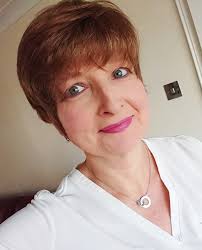 How to look gorgeous in a wig from the Simply Wigs Blog