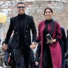 Georgina rodriguez wiki (cristiano ronaldoâ€™s fiancee|girlfriend) biography, age, height, weight, net worth, family, affairs, ethnicity, facts, parents, body statistics & personal details:â georgina rodriguez (born on january 27, 1994) is a spanish model and instagram celebrity.furthermore, her fiancã© ronaldo has gifted her girlfriend diamond ring of $815,000 usd during the morocco. Cristiano Ronaldo Freundin Georgina Packt Aus Wie Der Fussballer Privat Tickt Gala De