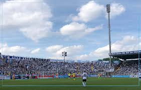 Franz beckenbauer of bayern münchen in action against wilfred kohlars of tsv 1860 münchen, stadion grünwalder. Tsv 1860 Munchen On Twitter 15 000 Zuschauer Sind Da Das Stadion An Der Grunwalder Strasse Ist Ausverkauft Tsv1860 Fccarlzeissjena 2 0 50 3 Liga Tsv1860 Fu3ball 3liga Vereinenstattspalten M60fcc Zeigtsuns Https T Co Xymimgtrvh