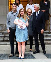 She is known for her work on of many (2014), if i could tell you just one thing and gutsy women. Chelsea Clinton Starportrat News Bilder Gala De