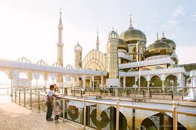 Selain itu, ia juga merupakan salah satu tarikan pelancongan utama yang ada di bandar kuala terengganu dan keindahannya memang tidak dinafikan. Masjid Kristal Crystal Mosque Kuala Terengganu Malaysia Wt Journal