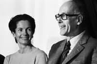 Born 2 february 1926) is a french centrist politician and a member of the constitutional council of france. Vge Une Vie De Don Juan Aventures Femmes Mariees Garconniere L Autre Giscard