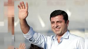 Hdp'nin cumhurbaşkanı adayı olan selahattin demirtaş'la çekilen fotoğrafı sosyal paylaşım sitesi twitter. Selahattin Demirtas Aslen Nereli Esi Basak Demirtas Ve Cocuklari Kimdir Haber Sitesi