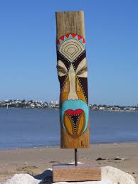 Bois Flotte Ramasse Sur Une Plage De Locean Atlantique Peinture Acrylique Sur Bois Flotte Naturel Totem Masque Art Gallery Wall Reclaimed Art Cottage Art