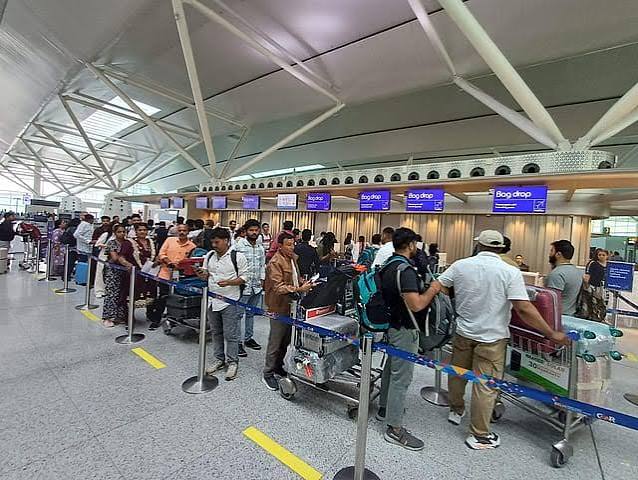 Delhi: Layover Guided City Tour with Airport Pickup & Drop