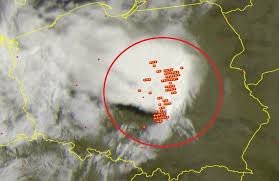Mapa burzowa polski serwisu burze.dzis.net zawiera dodatkowo animację. Bomba Burzowa Wybuchnie W Polsce Ryzyko Duzego Gradu I Huraganowego Wiatru Gdzie Jest Burza 24 Czerwca Dobrapogoda24 Pl