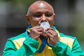 Conheça os uniformes oficiais do time brasil nos jogos olímpicos do rio. Claudio Roberto Recebe A Prata Das Olimpiadas De Sydney Apos 20 Anos De Espera Gazeta Esportiva