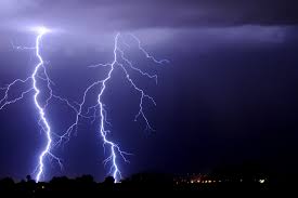 Na mapie zaznaczono miejsca zarejestrowanych wyładowań atmosferycznych z ostatnich dwóch godzin. Do Polski Zblizaja Sie Burze Gdzie Jest Burza W Polsce