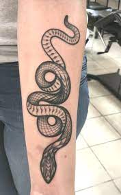 Serpent Tattoo Von Daniel Bei Moon Tattoo In Austin Austin Daniel Mond Schlange Tatowieren Informationen Zu Serpent Tattoo Moon Tattoo Diy Tattoo
