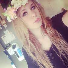 Renae Annette Dean (@RAWRI_4_LIFE_XO)