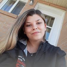 Amanda Burley's Instagram, Twitter & Facebook