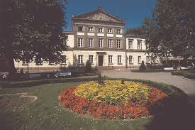 It started conducting classes in 1737. Emed Gottingen