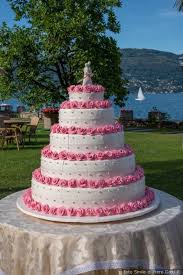 Utilizzo 5 bastoncini (uno al centro e 4 poco distanti sui lati. Torta Nuziale A Cinque Piani Matrimonio Nozze Sposi Sposa Torta Tortanuziale Wedding Wedding Torta Nuziale Torta Nuziale Particolare Torte Celebrazione