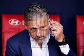 Nelson Vives's Instagram, Twitter & Facebook