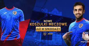 Joachim krajczy, ryszard majka, józef gałeczka, rudolf stach, helmut hajn, berthold heller, karol urbańczyk, marcin chrobok, henryk laska. Nowa Dedykowana Koszulka Piasta Juz W Sprzedazy Newsy Piast Gliwice S A Oficjalna Strona Mistrza Polski 2018 19