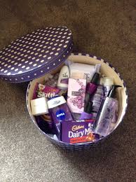 Who will you make one for? Purple Themed Gift I Made Love This Tematicheskie Podarochnye Korziny Prostye Podarki Podarochnaya Korzina