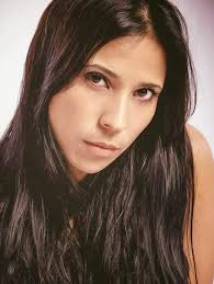 El Actor Cubano Enrique Bueno reflexiona : ¿Quién dijo que no existe un  Bollywood en Cuba? Amigos por si acaso ya estoy ensayando las coreografías  de la Danza del vientre con el "