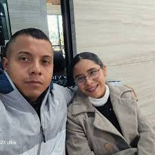 Disfruten, estudien, trabajen y viajen. Que la peor cárcel es una pareja  mediocre y la peor vida es amarle". 🖊️Autor/a Desconocido/a