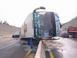 Dû à un refus de priorité, deux véhicules se sont percutés. Grave Accident A Tizi Ouzou Pres De 10 Blesses Suite Au Derapage D Un Bus