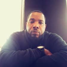 I swear I'm pushing you out of the picture😂 @itsgreat2bme Every shoot was  amazing with @erikayrosephoto ❤️ #WTB