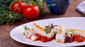 Compra online los productos y libros de canal cocina que utilizan tus cocineros favoritos de la televisión. Calamares En Salsa De Tomate Sergio Fernandez Receta Canal Cocina Salsa De Tomate Calamares Recetas