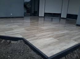 Terrasse Aus Keramikplatten Grossformatige Keramikplatten Wirken Sehr Edel Und Modern Holzterrasse Keramikplatten Terrassen Ideen
