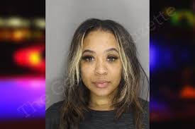 Samantha Durrant's Instagram, Twitter & Facebook