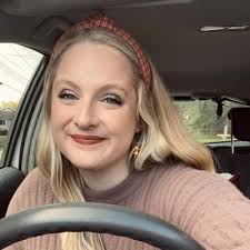 Meg Elizabeth (@Pinnnaaa_Kolata)