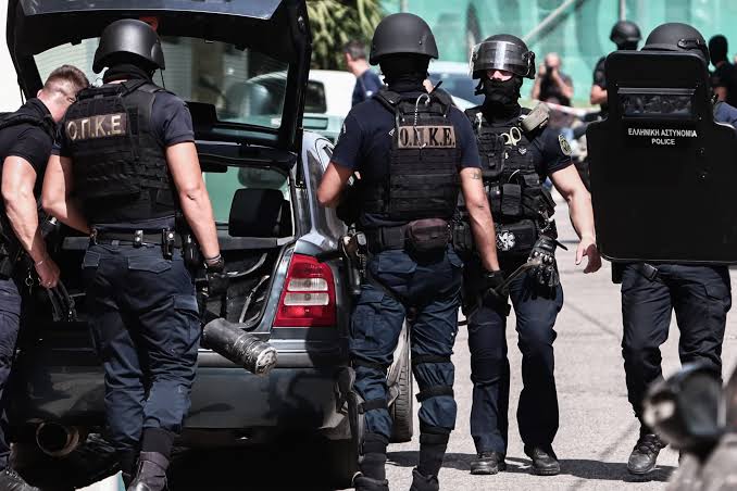 Κάμερες στις στολές των αστυνομικών της ΟΠΚΕ για τις ανάγκες επιχειριακού σχεδιασμού - ertnews.gr
