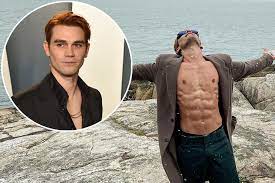 Kj apa is expecting his first child with girlfriend clara berry. Kj Apa Strips Down In The Snow And More Star Snaps Page Six