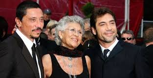 Vecinos republicanos, robos, material usado, despidos y manifestaciones  esperan al rey en el Hospital Quirón - Espía en el Congreso