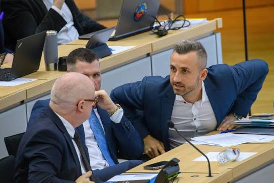 Verdacht auf Untreue: Wie die AfD in Sachsen-Anhalt reagiert •  Table.Briefings