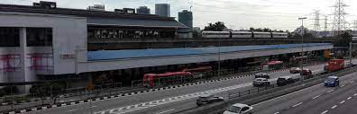 The first lrt trains from kl sentral depart at 06:00 on a daily basis, with the last trains stopping at around midnight. File Kelana Jaya Lrt Station From Connecting Bridge Jpg Wikipedia