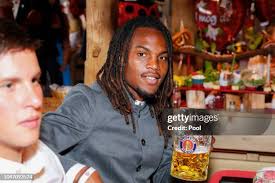 Niklas Suele and his girlfriend Melissa Halter attend the Oktoberfest...  News Photo