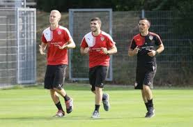 Vorobeva (rus) df aline rotter focken. Drei Ziehen Ihre Runden Timo Baumgartl Neuzugang Emiliano Insua Und Fitnesscoach Christos Papadopoulos Von Links Schwarzwalder Bote