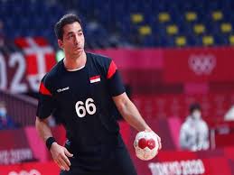 أكد احمد الاحمر نجم الزمالك ونجم منتخب مصر لكرة اليد، ان التوفيق غاب اليوم عن منتخب مصر امام منتخب فرنسا. Ø¨Ø§Ù„ÙÙŠØ¯ÙŠÙˆ Ø£Ø­Ù…Ø¯ Ø§Ù„Ø£Ø­Ù…Ø± ÙŠØ¨ÙƒÙŠ Ø¹Ù„Ù‰ Ø§Ù„Ù‡ÙˆØ§Ø¡ Ø¨Ø¹Ø¯ Ø®Ø³Ø§Ø±Ø© Ø¨Ø±ÙˆÙ†Ø²ÙŠØ© Ø§Ù„ÙŠØ¯ Ø¹Ø¬Ù…Ø§Ù† Ø¨Ø±Ø³