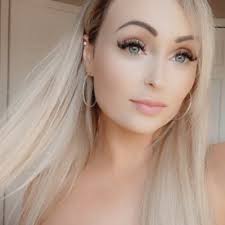 Kaitlin Downey's Instagram, Twitter & Facebook