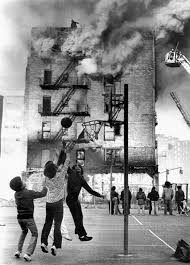 Black And White Kids Playing Basketball Children Playing Basketball Next To A Burning Building In Harlem New York City 1975 Photography Street Photography Black And White