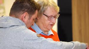 Ein bisschen high: Dorftheater probt noch ohne Kulissen