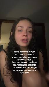 La carga de ser la hermana menor en la familia