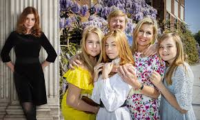 Nederland ziet prinses amalia ontluiken | foto. Dutch Royals Share A Stylish Snap Of Princess Alexia Of The Netherlands To Mark Her 15th Birthday Daily Mail Online