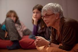 Από τότε και για ένα χρόνο του έγραφε ένα γράμμα. 3enia Kalogeropoyloy Emena Den Moy Elegan Paramy8ia Eidhseis Nea To Bhma Online