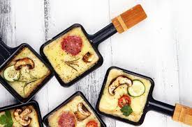 Weiteres bild melden melde das anstößige bild. Raclette Guide Die Besten Rezepte Und Ideen Fur Beilagen Dips Und Zutaten Gewurz Magazin