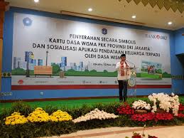 Wakil Walikota Jakbar M Zen Menghadiri Penyerahan Secara Simbolis Kartu Dasa Wisma Pkk Prov Dki Jakarta Oleh Gubernur Dki Anies Baswedan Sekaligus Sosialisasi Aplikasi Pendataan Keluarga Terpadu Satu Pintu Oleh Dasa Wisma