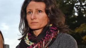 Médica que marcava mulheres na seita NXIVM tem licença revogada