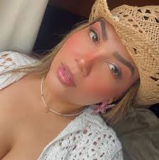 Lázaro Solís Backstage siendo parte de momentos, siendo parte de historias,  siendo parte de experiencias. 💋🎁🎄 Resultado de la sesión fotográfica de  @ElviraBarcelo 🪄 Fotografía: @RubyValenzuela 📷