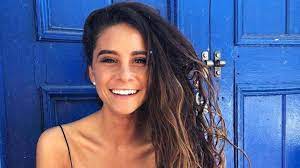 Camila gallardo se presentará este domingo nuevamente en el movistar arena, lugar que además, es su última estación en chile antes de partir la próxima semana a colombia y otros países y. Seguidores Defienden A Camila Gallardo Tras Foto Viral De Su Adolescencia