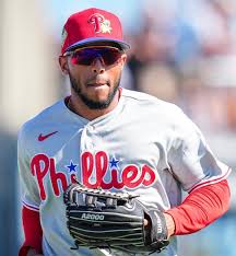 The Phillies re-signed OF Pedro Leon to a minor league contract.